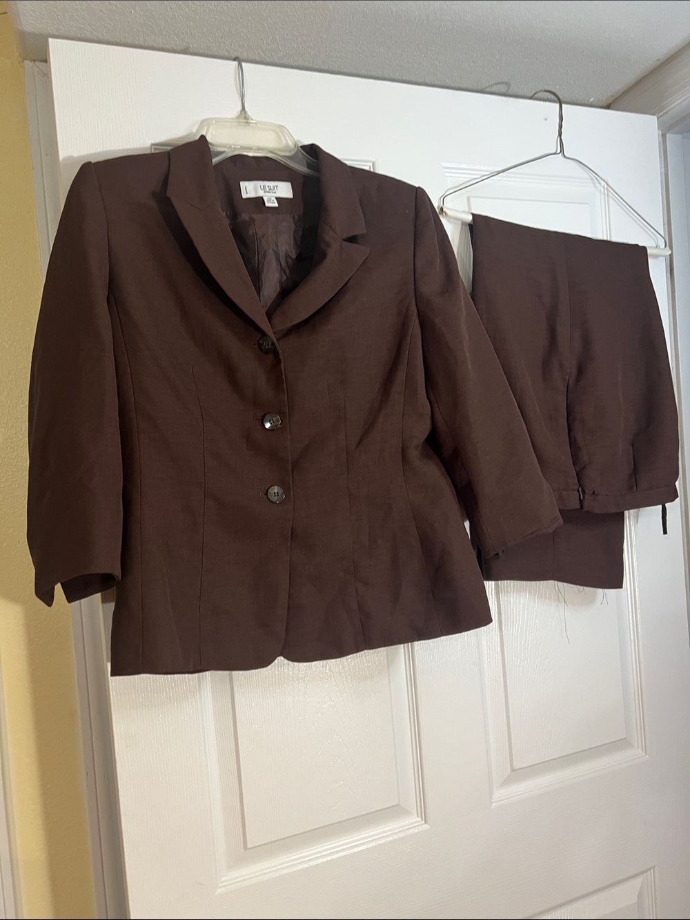 Le Suit Brown Women's Two-Piece Blazer and Pants